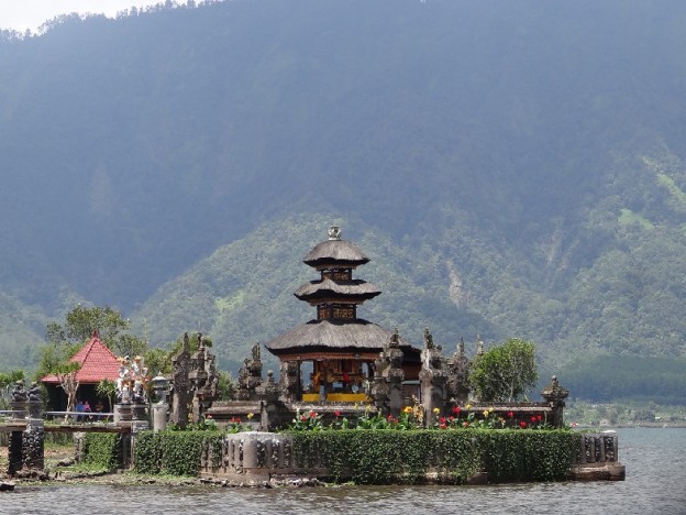 temple lac bratan